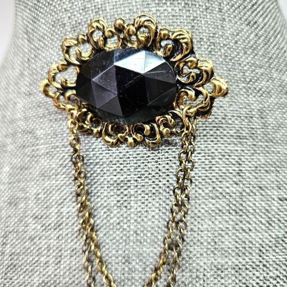 VINTAGE Victorian Revival Gold Tone Black Dangling Chain Brooch Pin - Picture 3 of 5